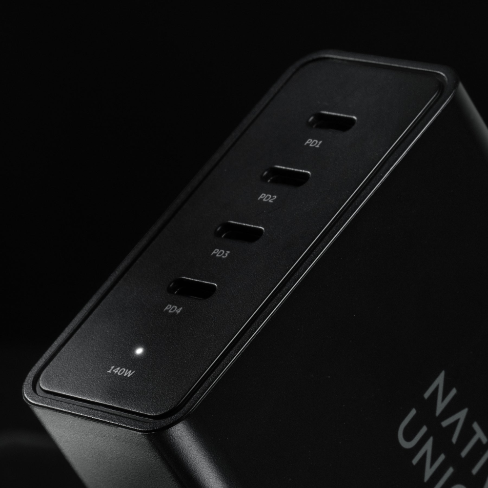 Сетевой адаптер для зарядки Native Union Fast Desktop Charger PD 140W FAST-PD140-BLK-EU