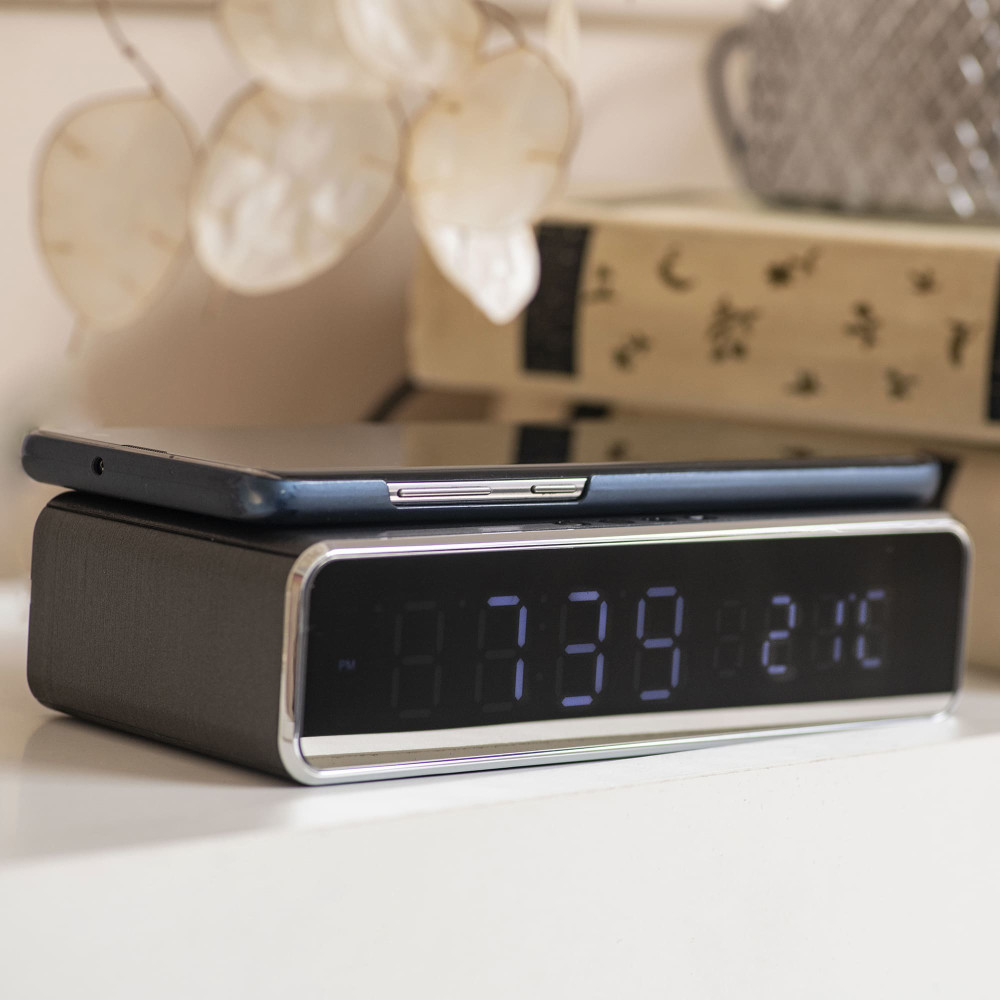Часы с беспроводной зарядкой Fast wireless charger&clock QINETIQ 2000 10W