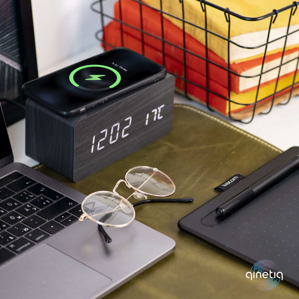 Беспроводная зарядка с LED-Часами Wood-clock QINETIQ 1000 10W черный