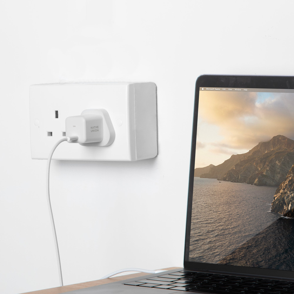 Сетевое зарядное устройство для смартфонов и планшетов Native Union Fast GaN Charger PD 30W USB-C Port White