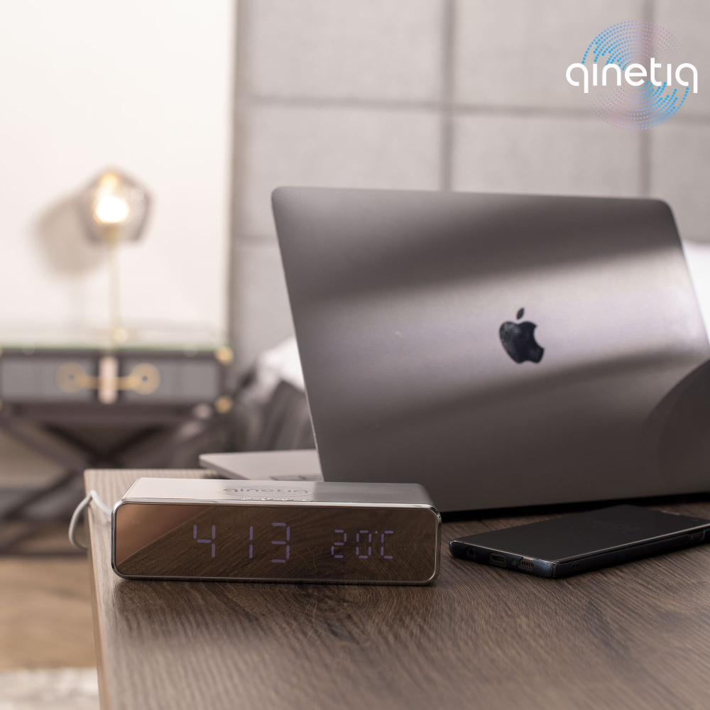 Часы с беспроводной зарядкой Fast wireless charger&clock QINETIQ 2000 10W