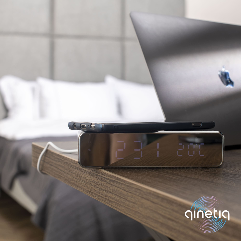 Часы с беспроводной зарядкой Fast wireless charger&clock QINETIQ 2000 10W