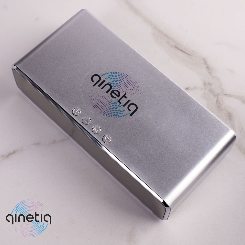 Часы с беспроводной зарядкой Fast wireless charger&clock QINETIQ 2000 10W