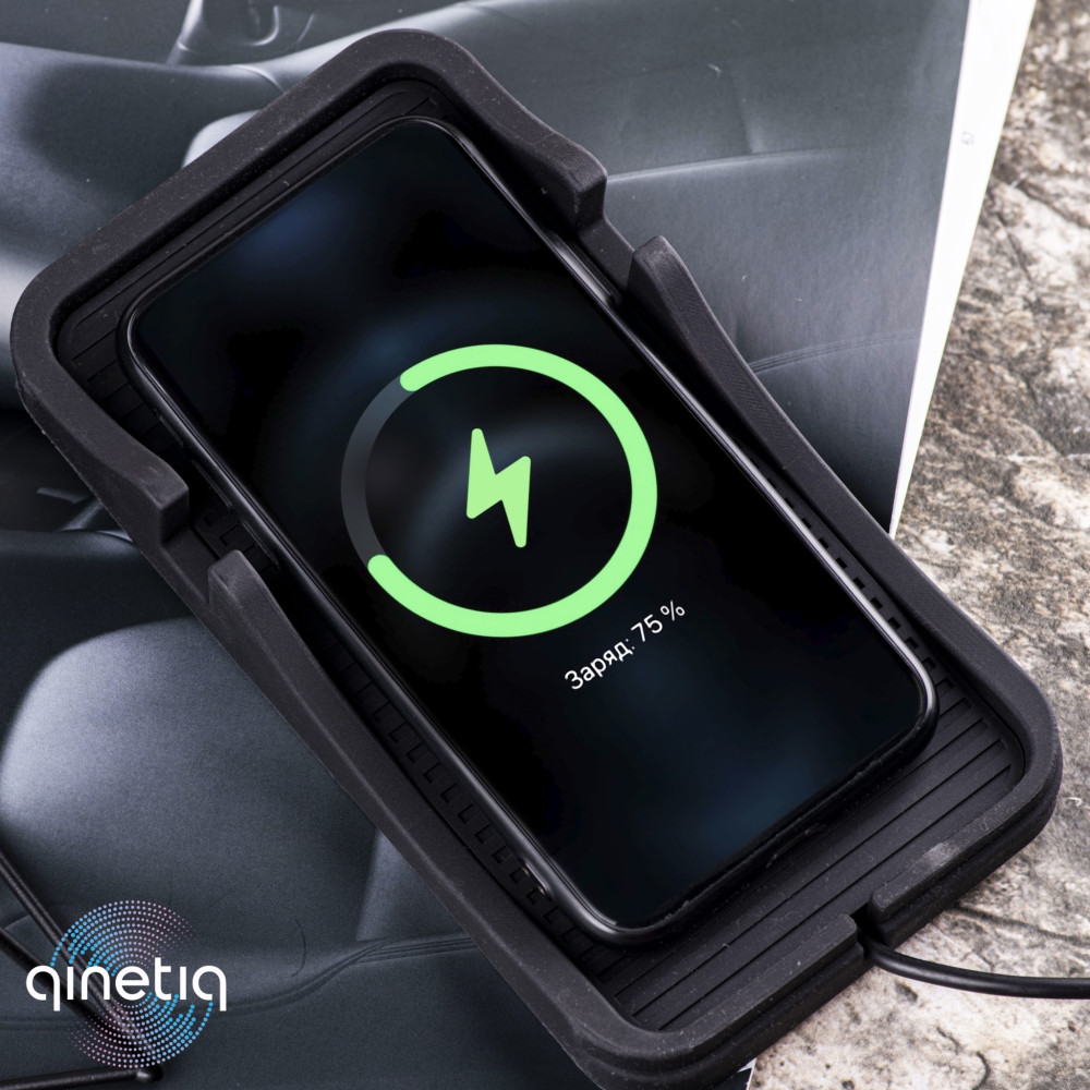 Силиконовый коврик с беспроводной зарядкой в авто QINETIQ Anti Slip C7B Qi 15W