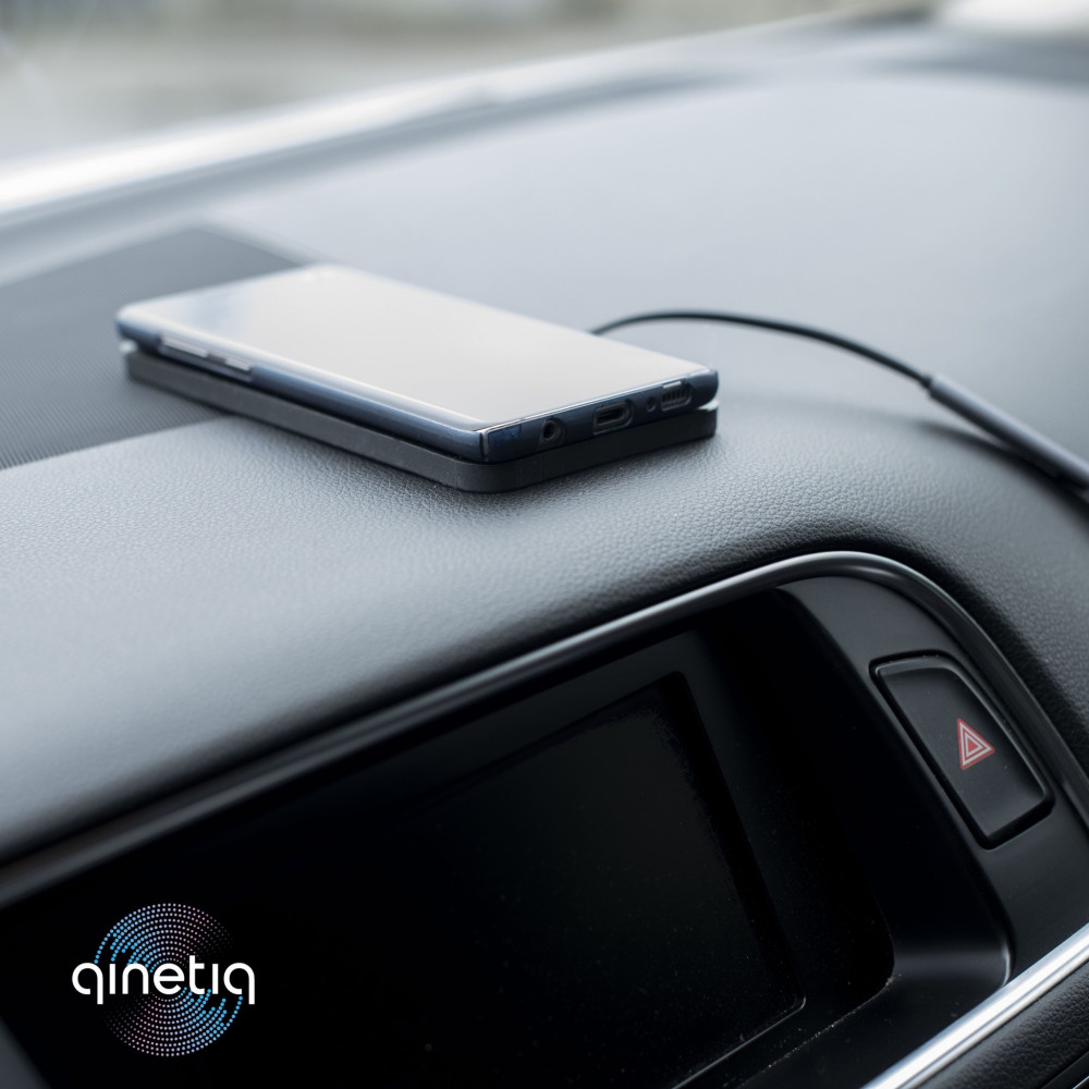 Силиконовый коврик в авто с Быстрой беспроводной зарядкой QINETIQ Car Wireless Pad C1 15W
