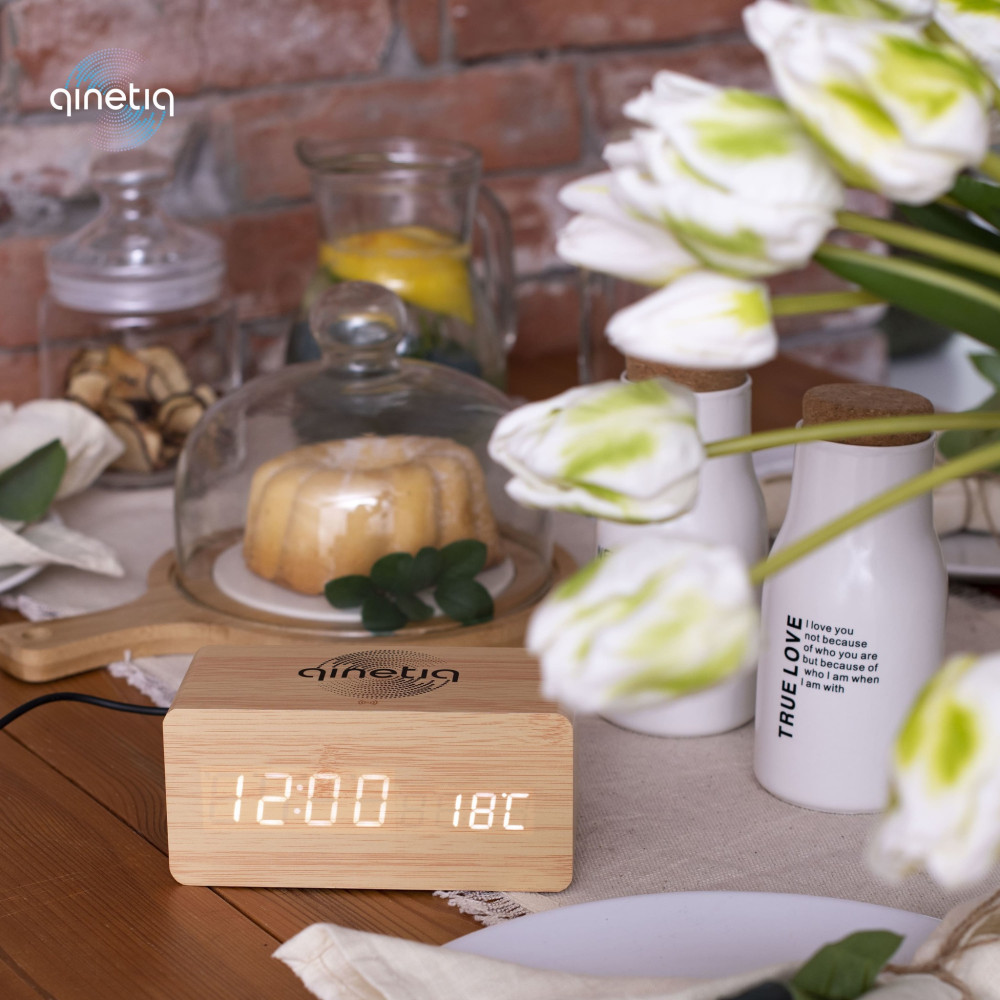 Беспроводная зарядка с LED-Часами Wood-clock QINETIQ 1000 10W светло-коричневый