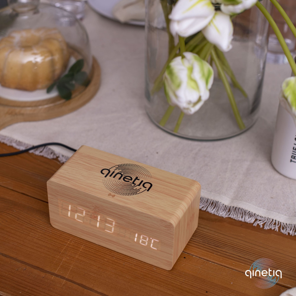 Беспроводная зарядка с LED-Часами Wood-clock QINETIQ 1000 10W светло-коричневый