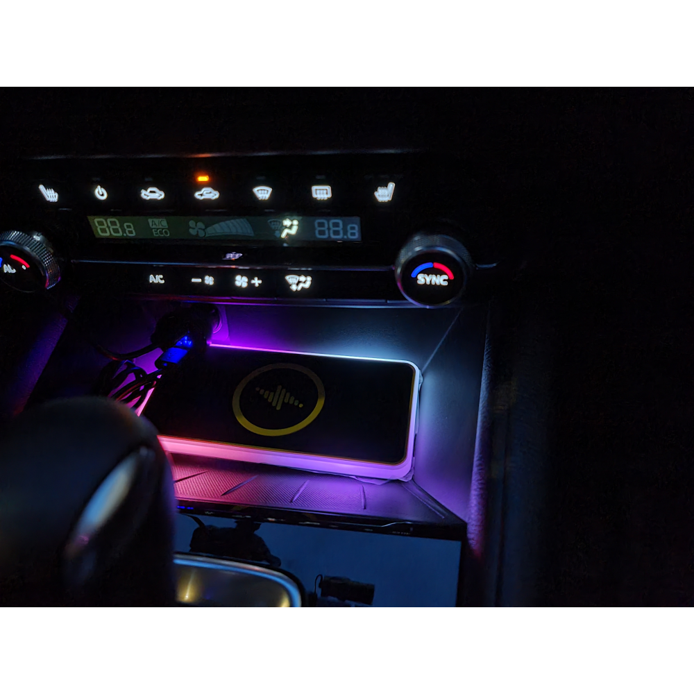 Автомобильный беспроводной зарядный коврик с RGB подсветкой QINETIQ A8 RGB 15W Car Wireless Pad&Airpods