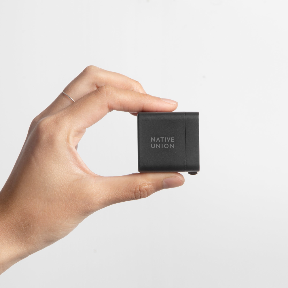 Сетевое зарядное устройство для телефона и другой техники Native Union Fast 35W Dual USB-C Port Black