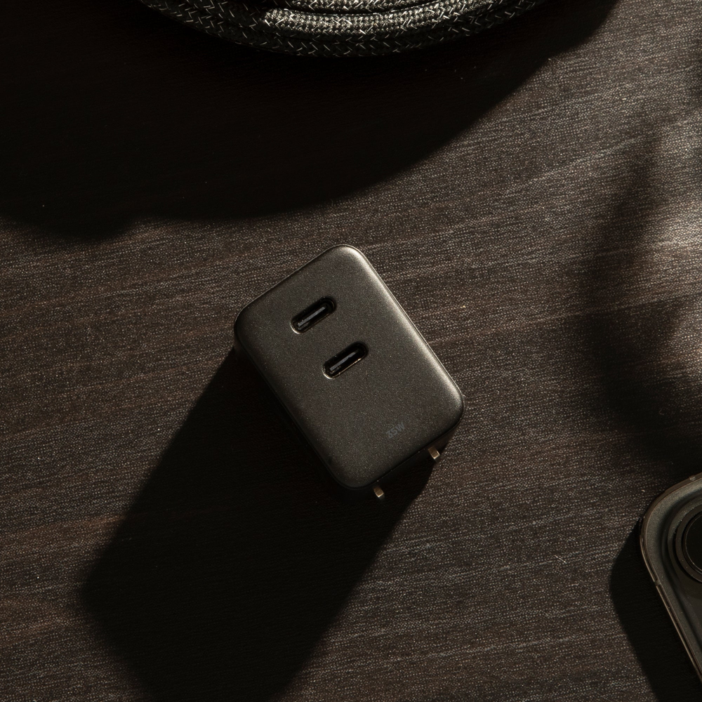 Сетевое зарядное устройство для телефона и другой техники Native Union Fast 35W Dual USB-C Port Black