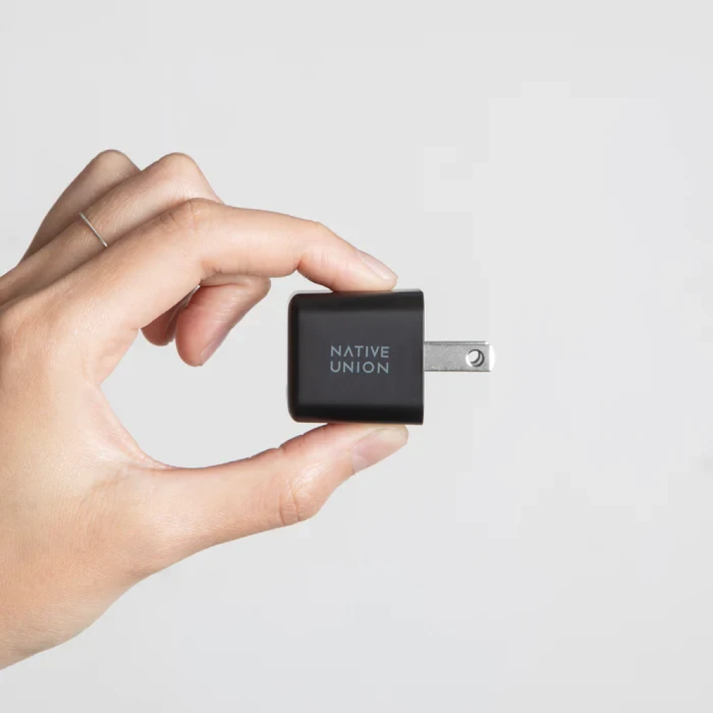 Сетевое зарядное устройство для смартфонов и планшетов Native Union Fast GaN Charger PD 30W USB-C Port Black