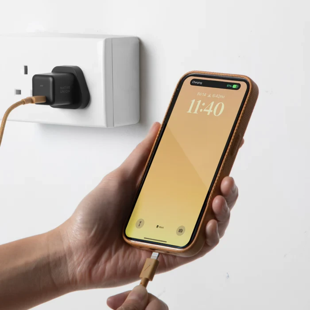 Сетевое зарядное устройство для смартфонов и планшетов Native Union Fast GaN Charger PD 30W USB-C Port Black