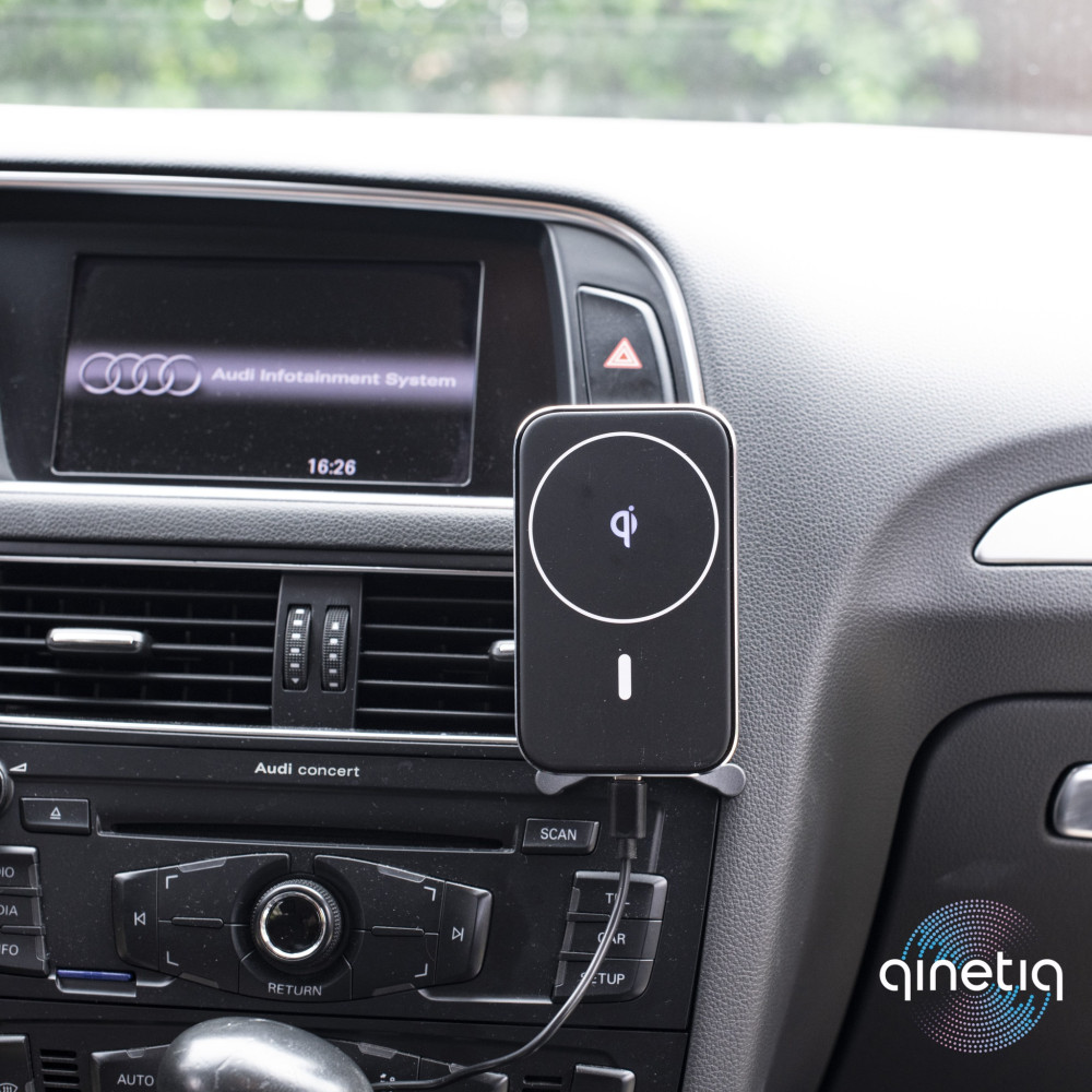 Магнитный автодержатель с беспроводной зарядкой 15 W Magnetic Car QN-D03 Qinetiq для Iphone 12/15 и Samsung