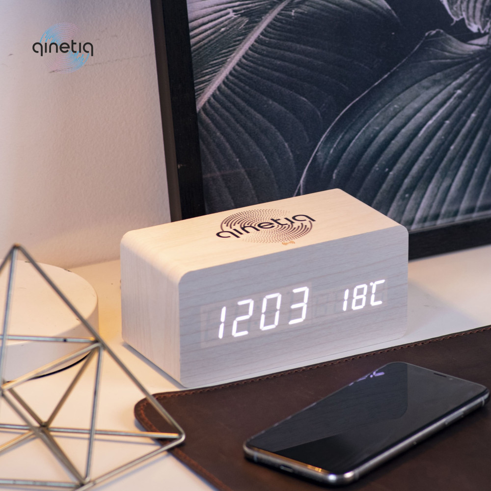 Беспроводная зарядка с LED-Часами Wood-clock QINETIQ 1000 10W